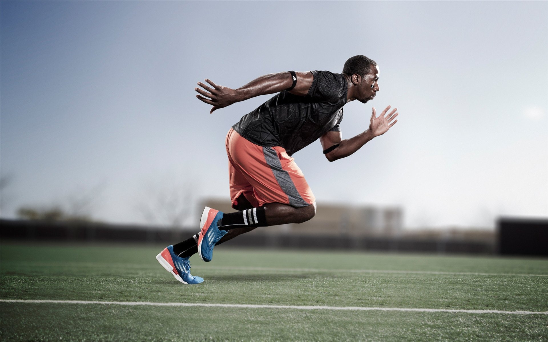 天山脚下,火箭坠落,米切尔的唯一制胜球与篮球的边疆叙事