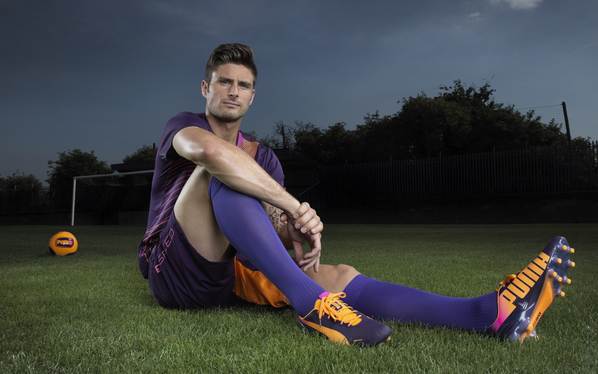 太阳对阵马刺，浓眉表现堪称教科书，攻防一体统治赛场